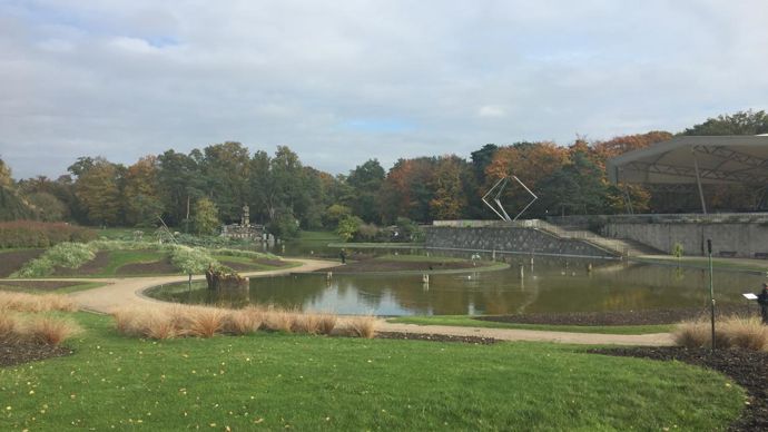 L’espace Delta du parc (à droite sur la photo) accueille chaque année des concerts et festivals de musique classique ou de jazz. © Léna Hespel